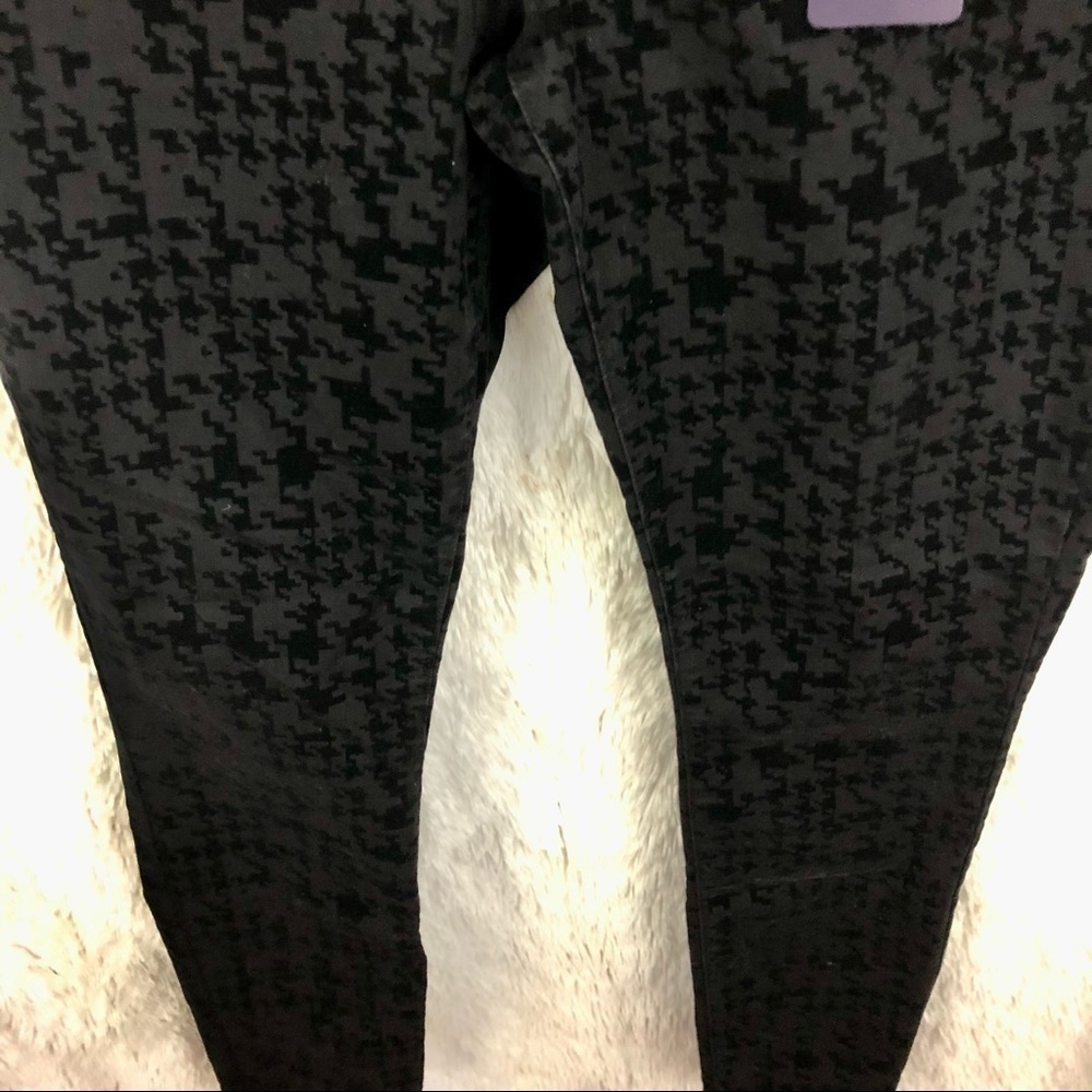 NWT NYDJ black flocked pattern super skinny pants womens size 8 - Picture 4 of 11